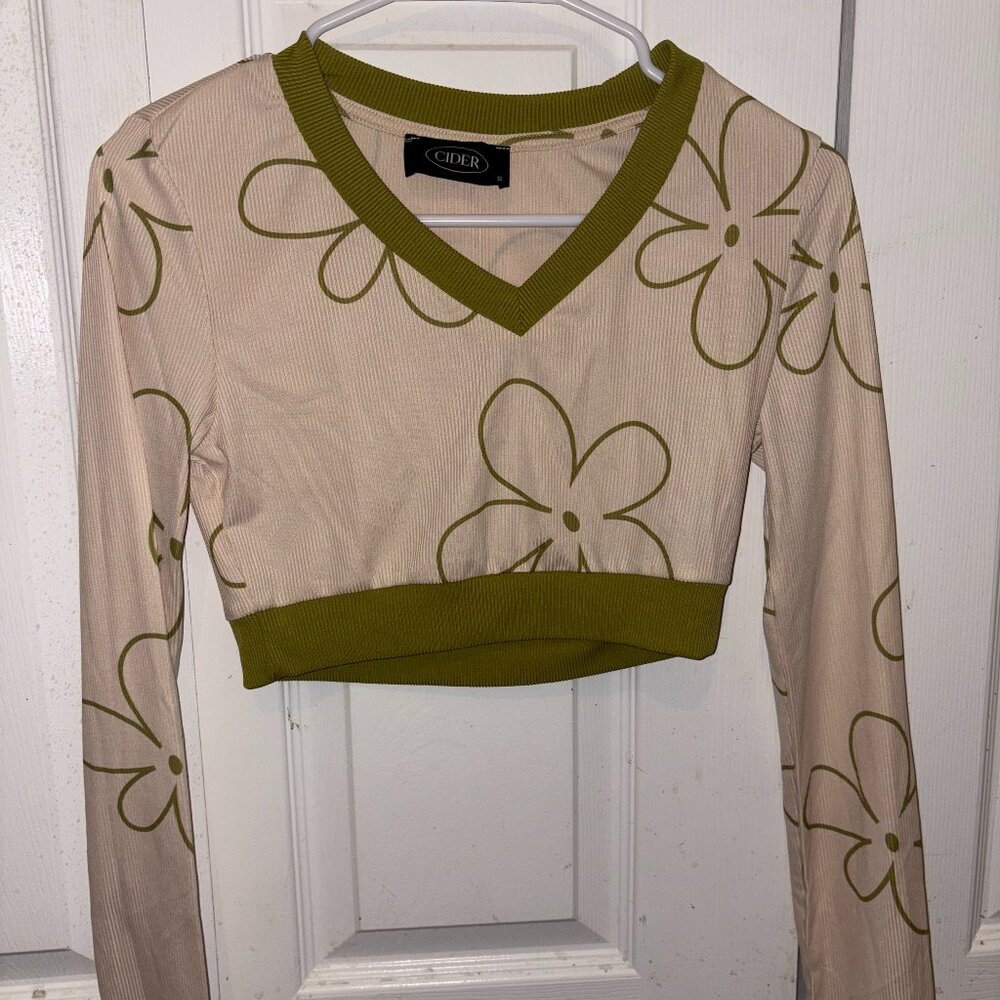 Cropped floral top